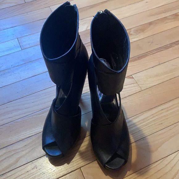 Cut out booties - Picture 3 of 6